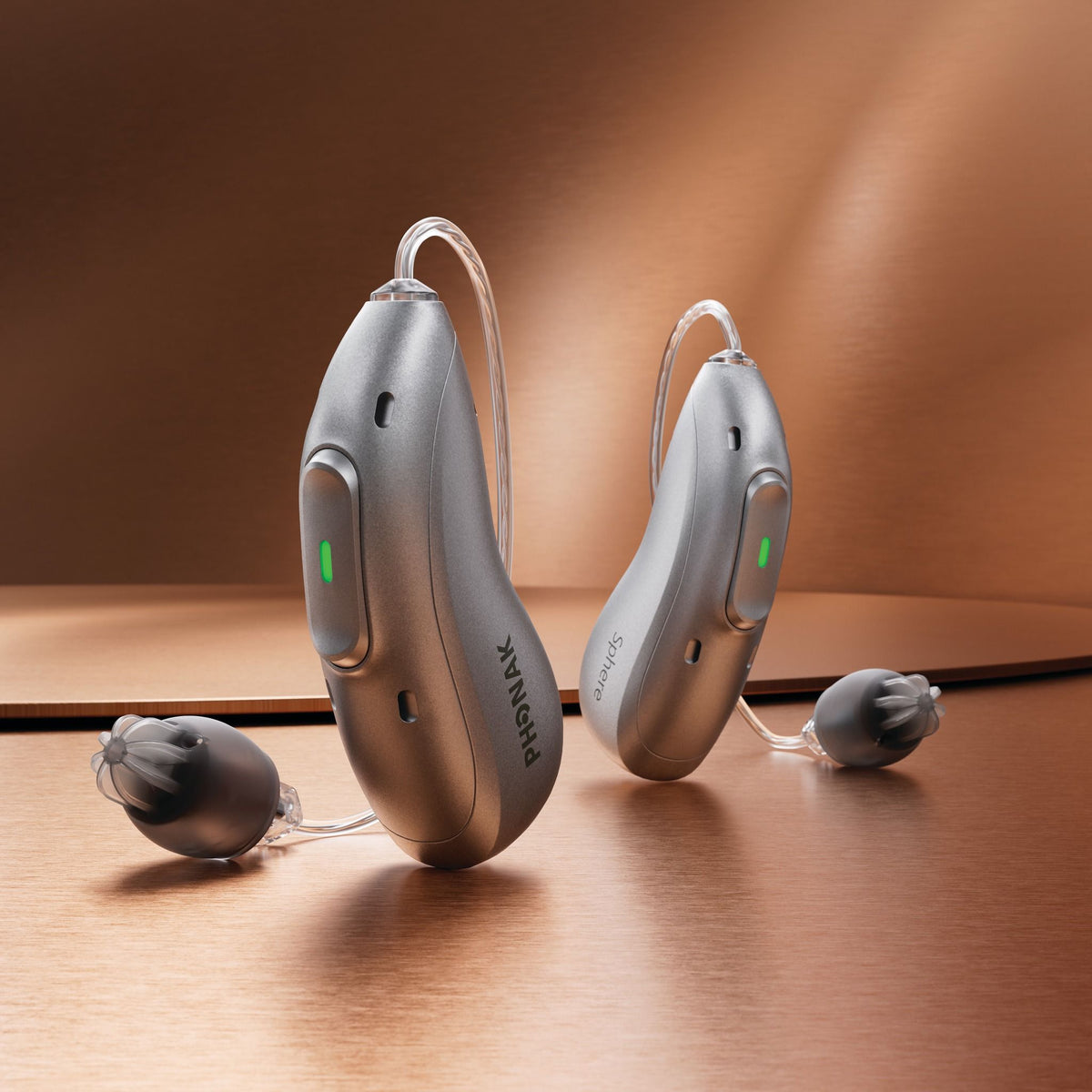 Phonak Audeo EON Sphere Hinter-dem-Ohr-Hörgeräte vor einem bronzenen Hintergrund