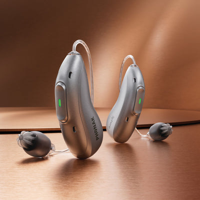 Phonak Audeo EON Sphere Hinter-dem-Ohr-Hörgeräte vor einem bronzenen Hintergrund