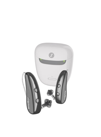 Zwei Signia Pure Charge&Go IX Hinter-dem-Ohr-Hörgeräte mit einer Ladestation